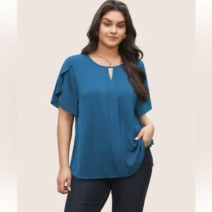 BloomChic Plus Size 2XL Solid Keyhole Petal Sleeve Pleated Blouse us 18-20